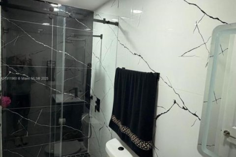 Villa ou maison à vendre à Miami, Floride: 3 chambres, 110.37 m2 № 1966806 - photo 20