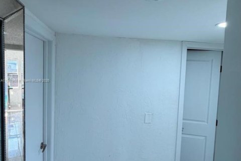 Villa ou maison à vendre à Miami, Floride: 3 chambres, 110.37 m2 № 1966806 - photo 19