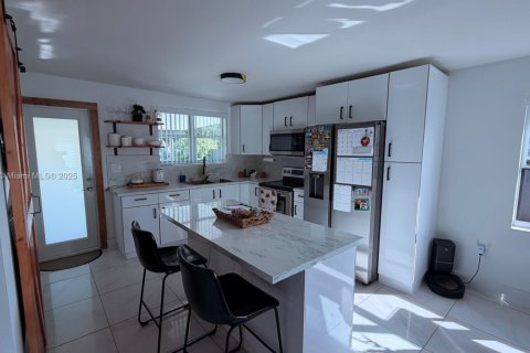 Villa ou maison à vendre à Miami, Floride: 3 chambres, 110.37 m2 № 1966806 - photo 12