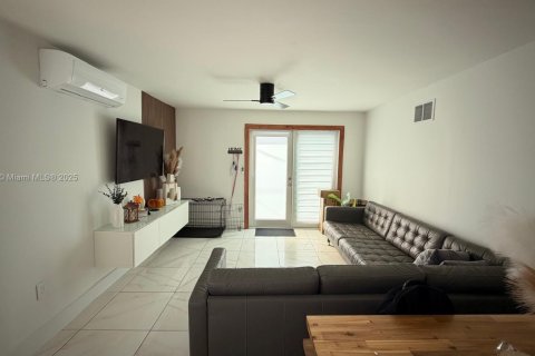 Villa ou maison à vendre à Miami, Floride: 3 chambres, 110.37 m2 № 1966806 - photo 15