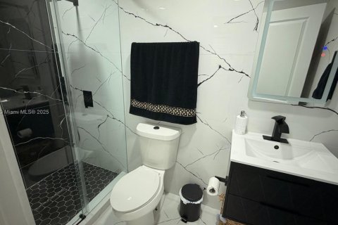 Villa ou maison à vendre à Miami, Floride: 3 chambres, 110.37 m2 № 1966806 - photo 21