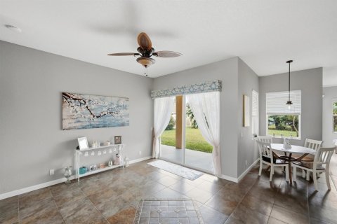 House in Port St. Lucie, Florida 3 bedrooms, 193.05 sq.m. № 2399917 - photo 9