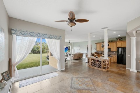 House in Port St. Lucie, Florida 3 bedrooms, 193.05 sq.m. № 2399917 - photo 11