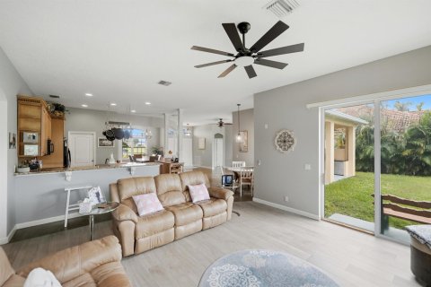 House in Port St. Lucie, Florida 3 bedrooms, 193.05 sq.m. № 2399917 - photo 21