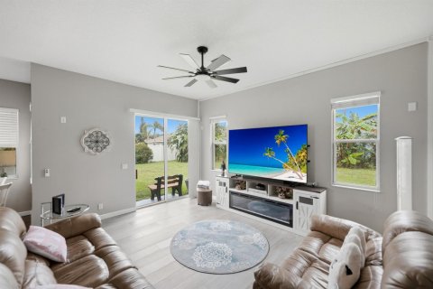 House in Port St. Lucie, Florida 3 bedrooms, 193.05 sq.m. № 2399917 - photo 19