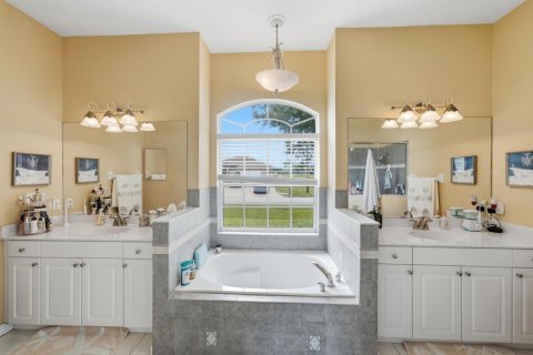 House in Port St. Lucie, Florida 3 bedrooms, 193.05 sq.m. № 2399917 - photo 24