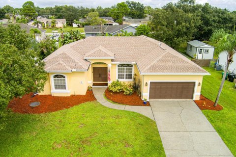 House in Port St. Lucie, Florida 3 bedrooms, 193.05 sq.m. № 2399917 - photo 6