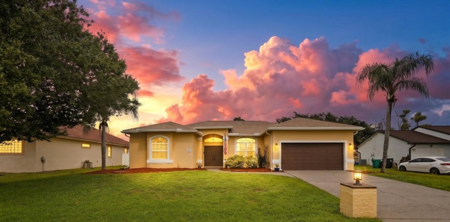 House in Port St. Lucie, Florida 3 bedrooms, 193.05 sq.m. № 2399917