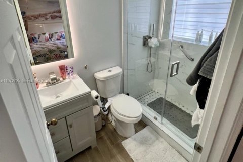 House in Weston, Florida 5 bedrooms, 290.04 sq.m. № 2033174 - photo 21