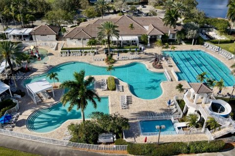 House in Weston, Florida 5 bedrooms, 290.04 sq.m. № 2033174 - photo 30