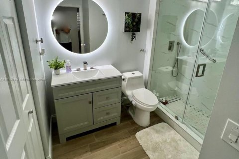 House in Weston, Florida 5 bedrooms, 290.04 sq.m. № 2033174 - photo 13