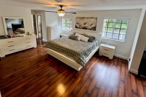 House in Weston, Florida 5 bedrooms, 290.04 sq.m. № 2033174 - photo 15