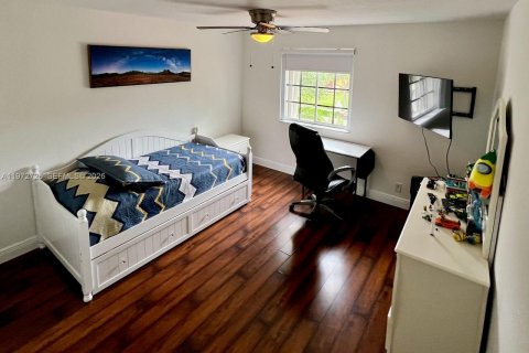 House in Weston, Florida 5 bedrooms, 290.04 sq.m. № 2033174 - photo 23