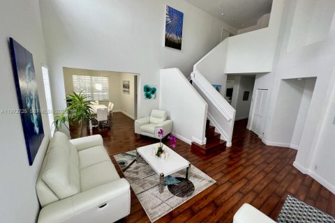 House in Weston, Florida 5 bedrooms, 290.04 sq.m. № 2033174 - photo 4