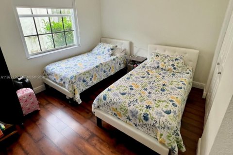 House in Weston, Florida 5 bedrooms, 290.04 sq.m. № 2033174 - photo 11