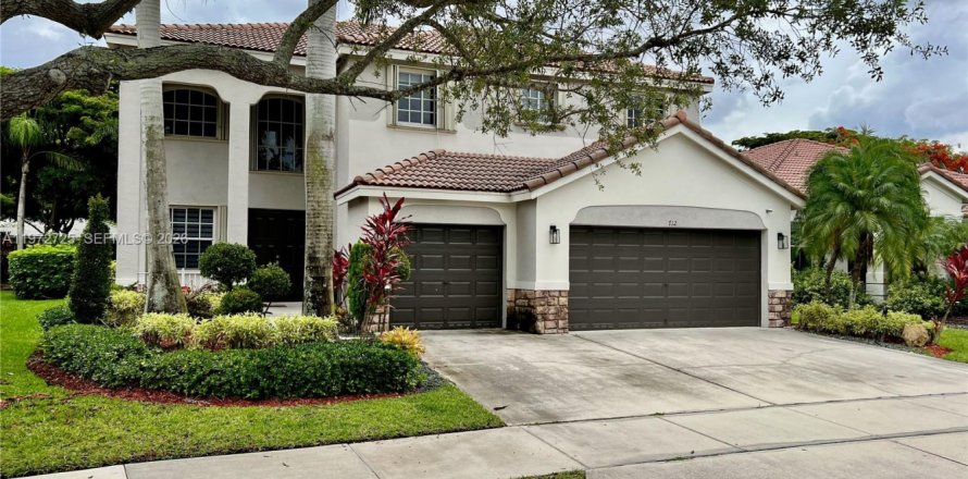 House in Weston, Florida 5 bedrooms, 290.04 sq.m. № 2033174