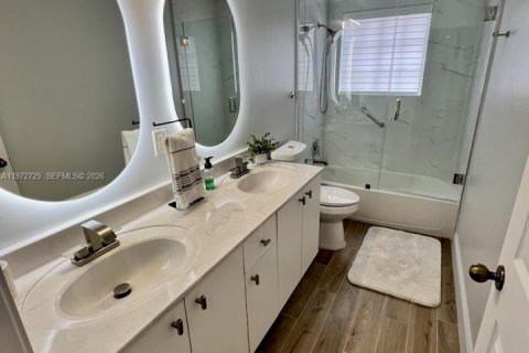 House in Weston, Florida 5 bedrooms, 290.04 sq.m. № 2033174 - photo 24