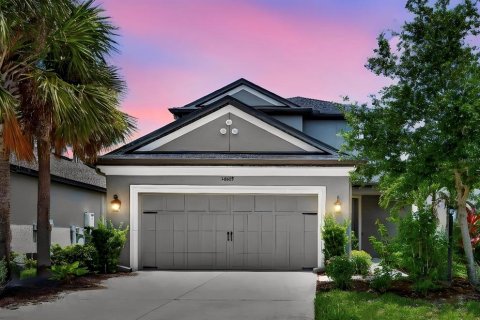 House in Bradenton, Florida 4 bedrooms, 241.55 sq.m. № 2157979