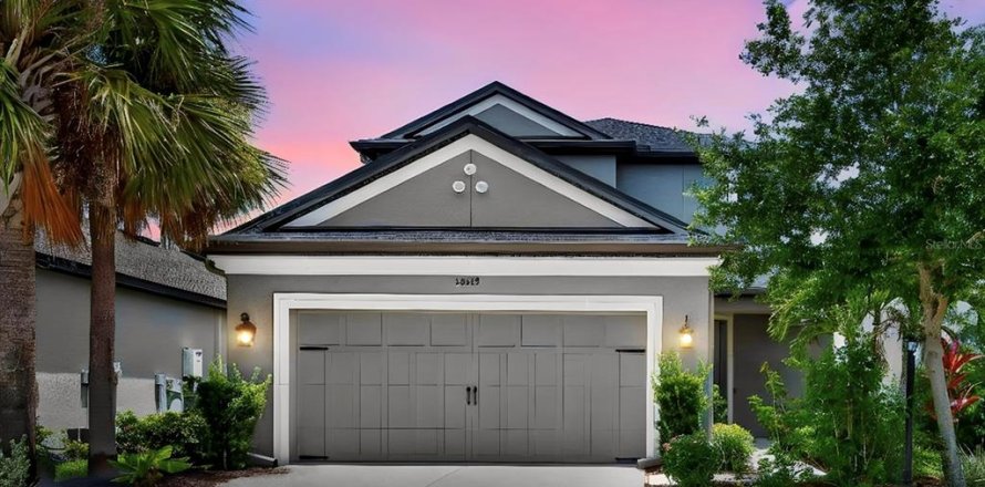House in Bradenton, Florida 4 bedrooms, 241.55 sq.m. № 2157979