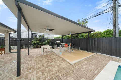House in Miami, Florida 3 bedrooms, 182.09 sq.m. № 2006134 - photo 5