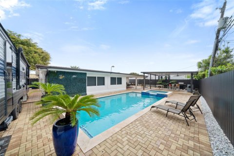 House in Miami, Florida 3 bedrooms, 182.09 sq.m. № 2006134 - photo 16