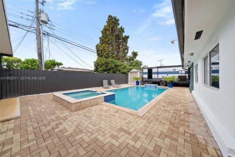 House in Miami, Florida 3 bedrooms, 182.09 sq.m. № 2006134 - photo 15