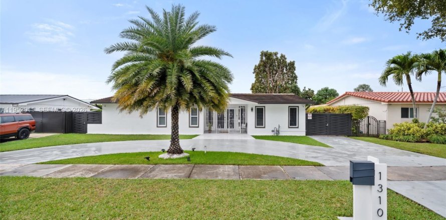 House in Miami, Florida 3 bedrooms, 182.09 sq.m. № 2006134