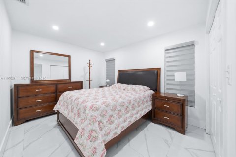 House in Miami, Florida 3 bedrooms, 182.09 sq.m. № 2006134 - photo 19