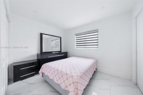 House in Miami, Florida 3 bedrooms, 182.09 sq.m. № 2006134 - photo 21