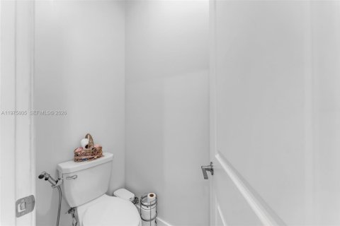 House in Homestead, Florida 4 bedrooms, 246.56 sq.m. № 2040062 - photo 25