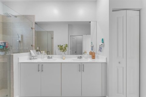 House in Homestead, Florida 4 bedrooms, 246.56 sq.m. № 2040062 - photo 26