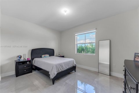 House in Homestead, Florida 4 bedrooms, 246.56 sq.m. № 2040062 - photo 28