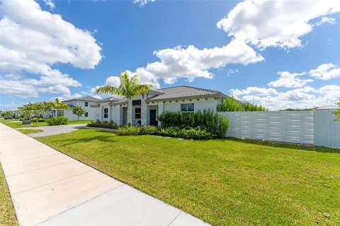 House in Homestead, Florida 4 bedrooms, 246.56 sq.m. № 2040062 - photo 3