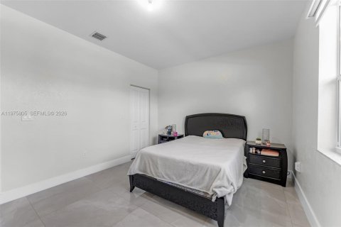 House in Homestead, Florida 4 bedrooms, 246.56 sq.m. № 2040062 - photo 29