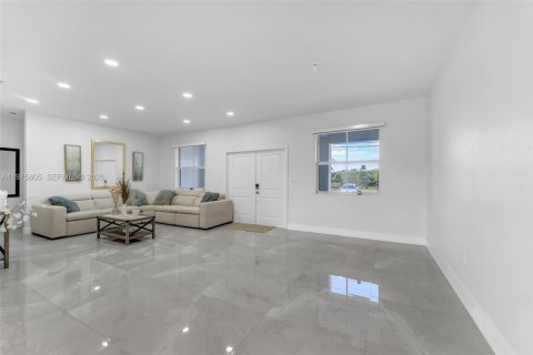House in Homestead, Florida 4 bedrooms, 246.56 sq.m. № 2040062 - photo 6