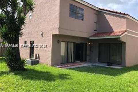 Снять в аренду виллу или дом в Майами, Флорида 4 спальни, 149.94м2, № 1997265 - фото 6