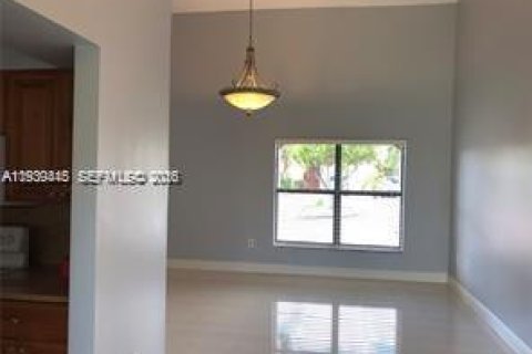 Снять в аренду виллу или дом в Майами, Флорида 4 спальни, 149.94м2, № 1997265 - фото 5