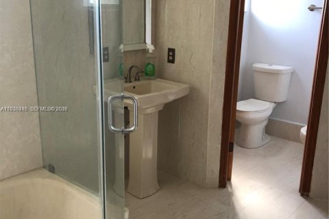 Снять в аренду виллу или дом в Майами, Флорида 4 спальни, 149.94м2, № 1997265 - фото 8