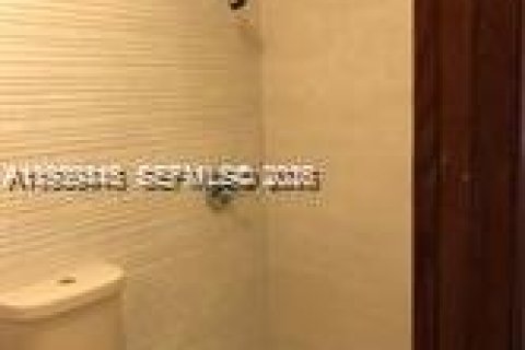 Снять в аренду виллу или дом в Майами, Флорида 4 спальни, 149.94м2, № 1997265 - фото 10