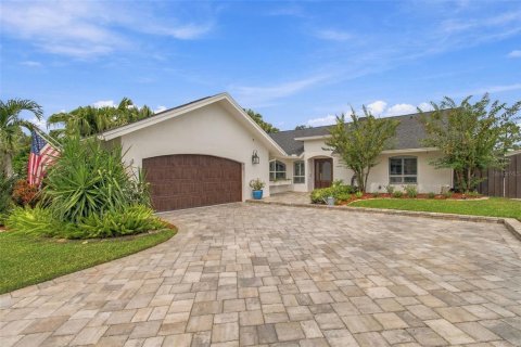 House in Tampa, Florida 4 bedrooms, 201.51 sq.m. № 2393709 - photo 3