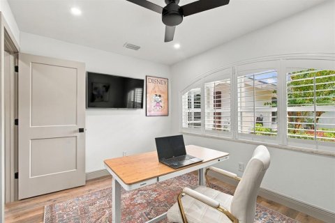 House in Tampa, Florida 4 bedrooms, 201.51 sq.m. № 2393709 - photo 29