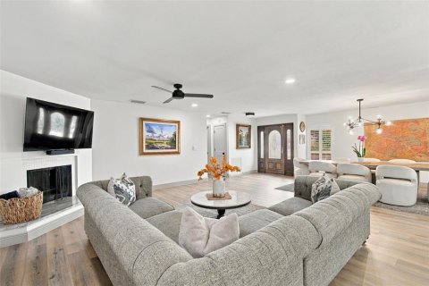 House in Tampa, Florida 4 bedrooms, 201.51 sq.m. № 2393709 - photo 13