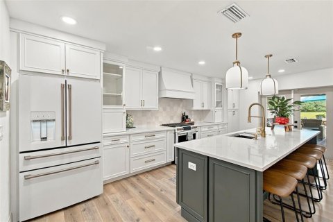 House in Tampa, Florida 4 bedrooms, 201.51 sq.m. № 2393709 - photo 15