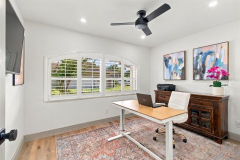 House in Tampa, Florida 4 bedrooms, 201.51 sq.m. № 2393709 - photo 28