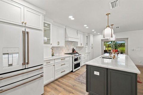 House in Tampa, Florida 4 bedrooms, 201.51 sq.m. № 2393709 - photo 16