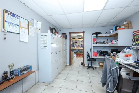 Commercial property in Orlando, Florida 371.24 sq.m. № 2235180 - photo 9
