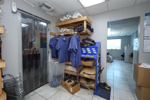 Commercial property in Orlando, Florida 371.24 sq.m. № 2235180 - photo 14
