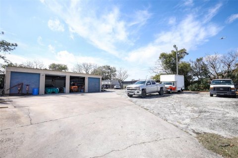 Commercial property in Orlando, Florida 371.24 sq.m. № 2235180 - photo 29