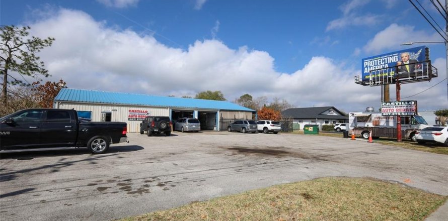 Commercial property in Orlando, Florida 371.24 sq.m. № 2235180