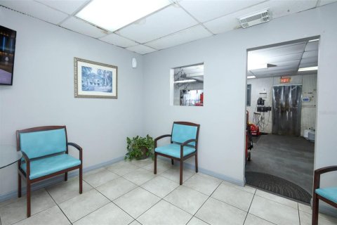 Commercial property in Orlando, Florida 371.24 sq.m. № 2235180 - photo 18